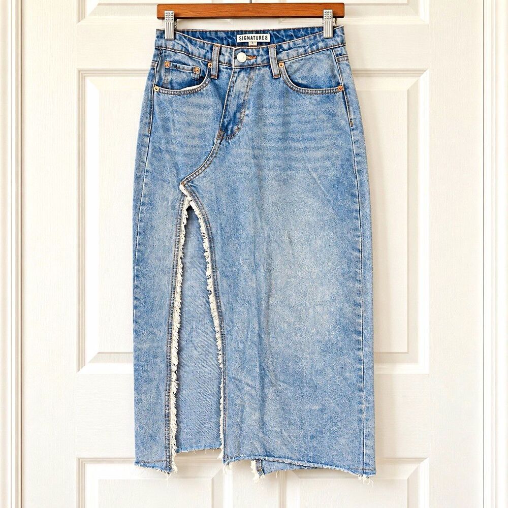 Signature 8 Denim Maxi Skirt Women’s Small Light Wash Distressed Raw Hem Slit